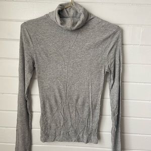 Turtleneck long sleeve sweatshirt